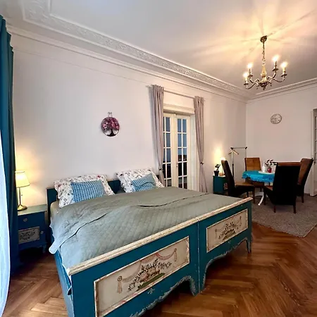 Stepanska Apartment
